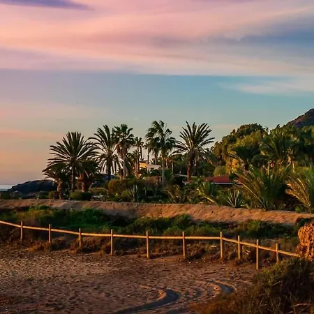 Junto Al Mar En La Costa De Almeria