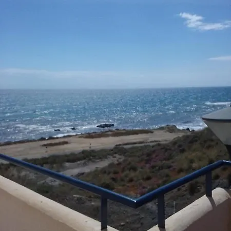 Junto Al Mar En La Costa De Almeria